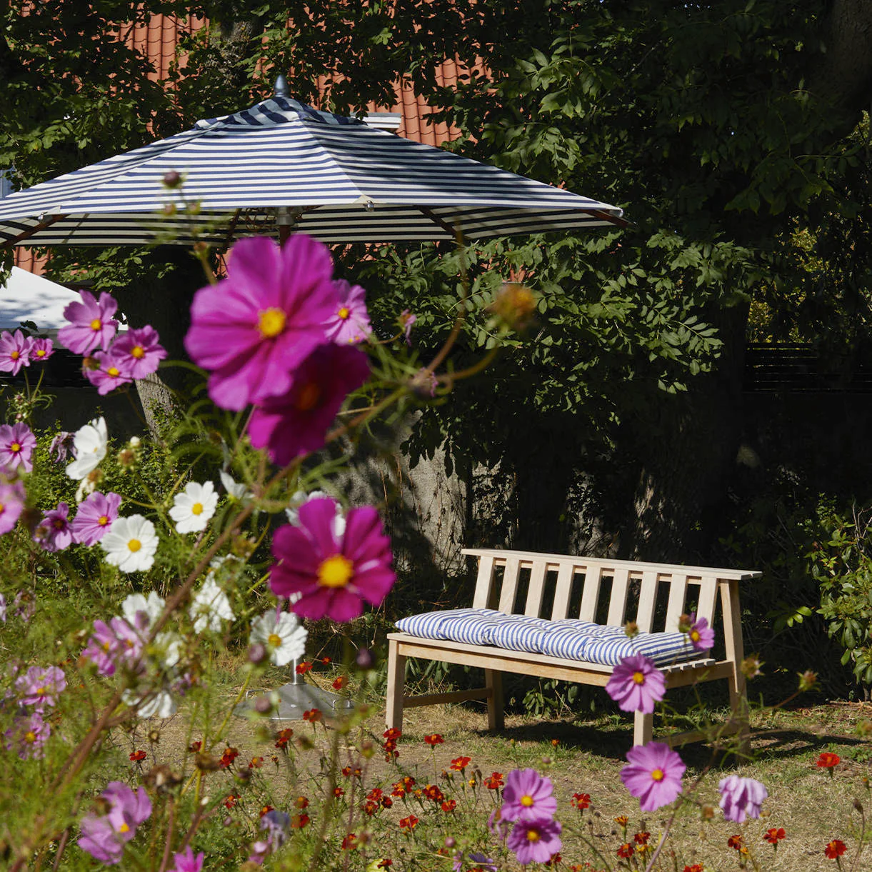 Atlantis Round Parasol - Image 3