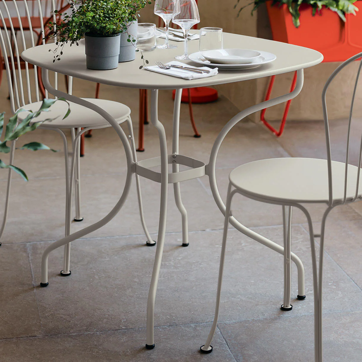 Opera+ Carronde Table