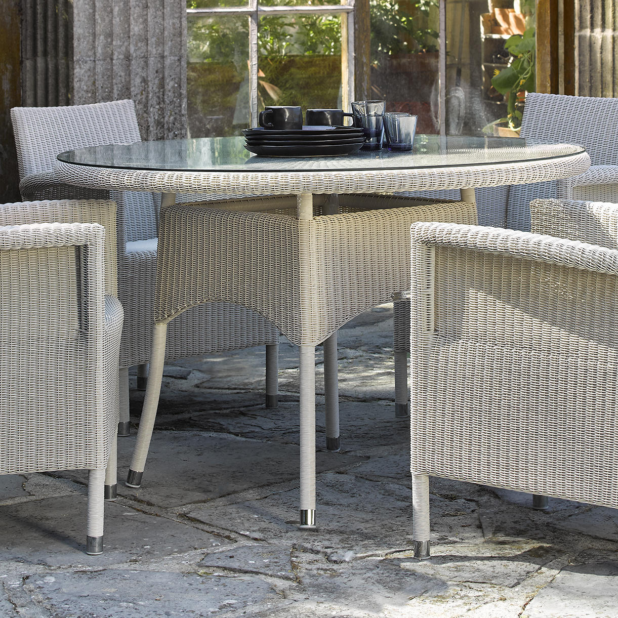 Safi Dining Table