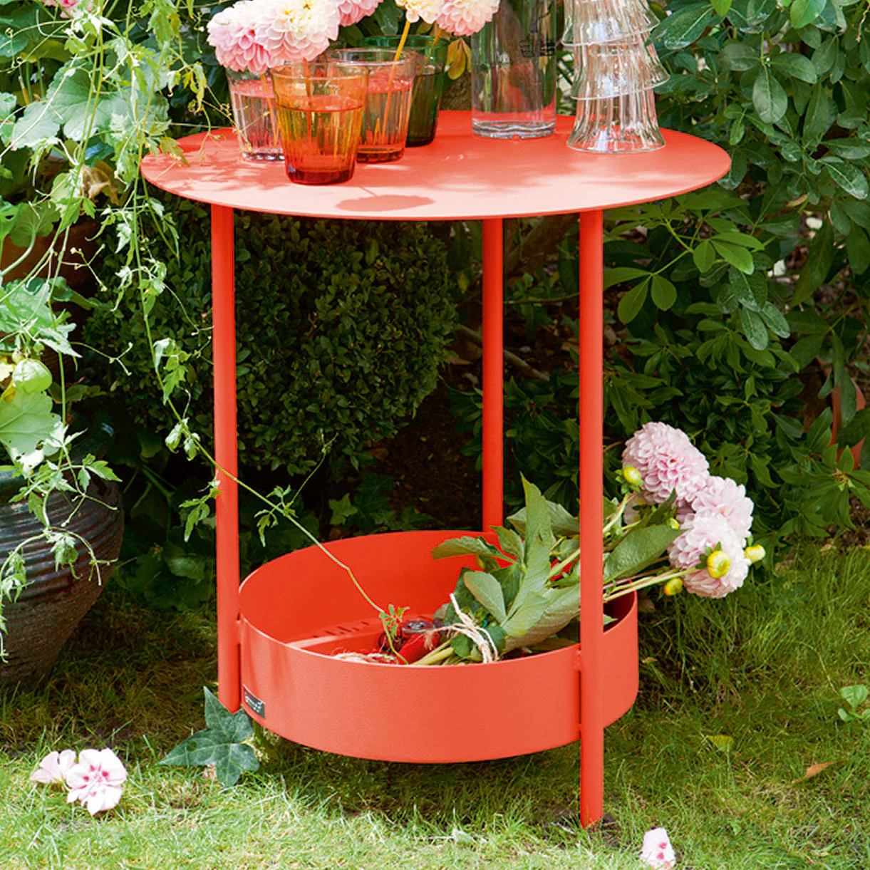 Salsa Pedestal Table