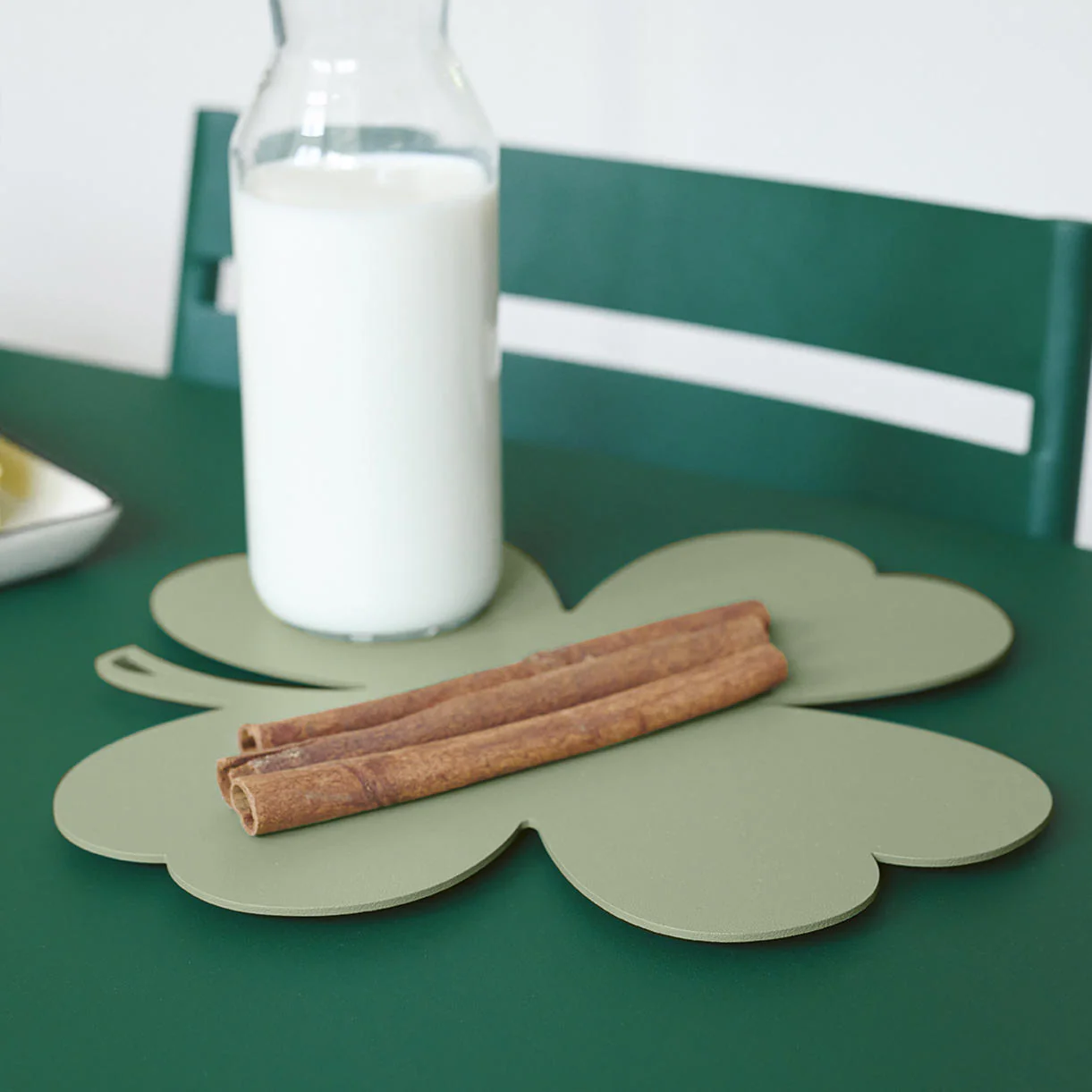 Trefle Trivet
